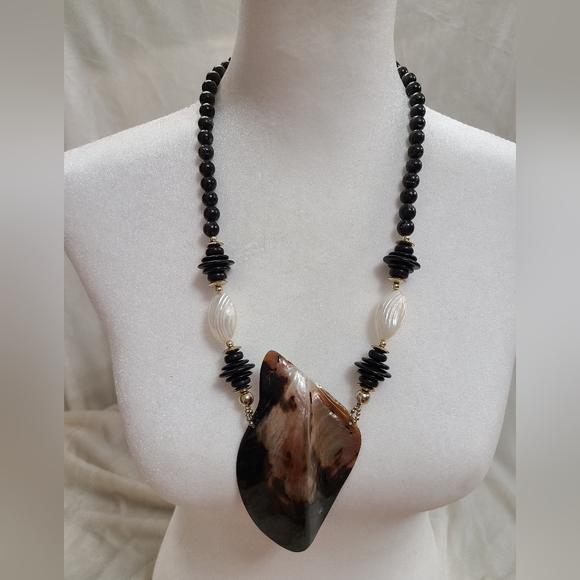 Vintage Large Mother Of Pearl Shell Pendant Necklace - Picture 1 of 5